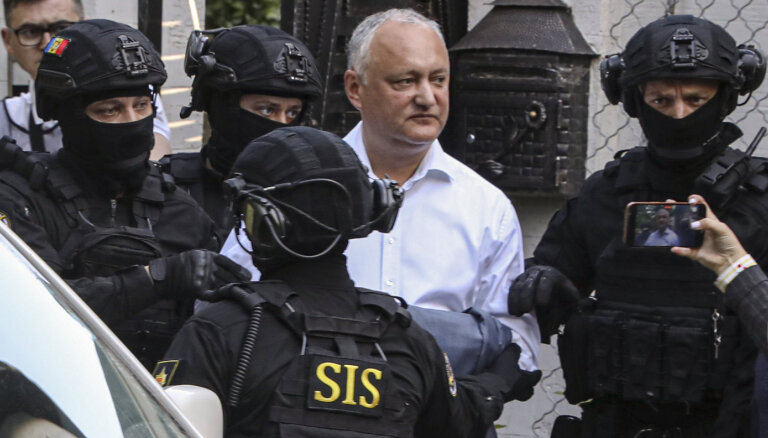 Prokurori prasa Moldovas eksprezidentam Dodonam noteikt pirmstiesas apcietinājumu