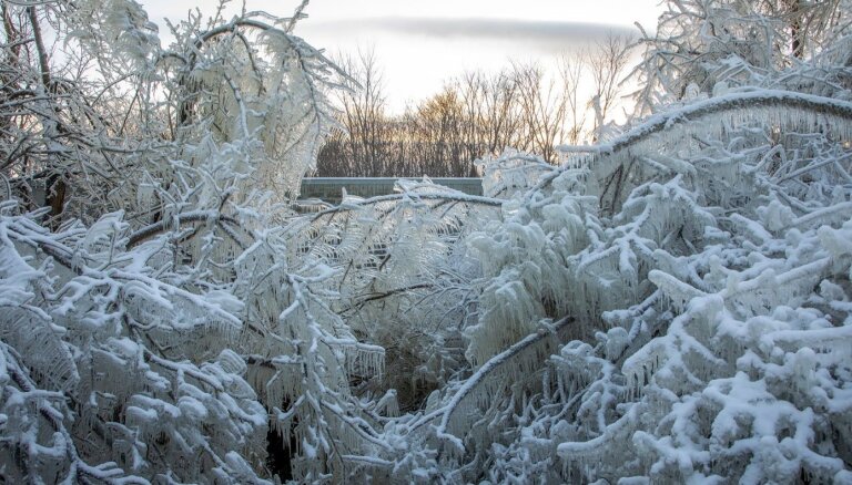 ФОТО. Зимняя сказка: Самый высокий водопад в Балтии покрылся льдом
