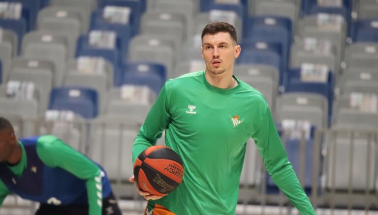 Rodions Kurucs kājas muskuļa plīsuma dēļ nespēlēs mēnesi un nepalīdzēs izlasei