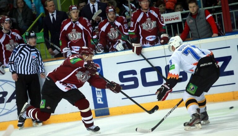 Rīgas 'Dinamo' piekāpjas vienai no KHL pastarītēm