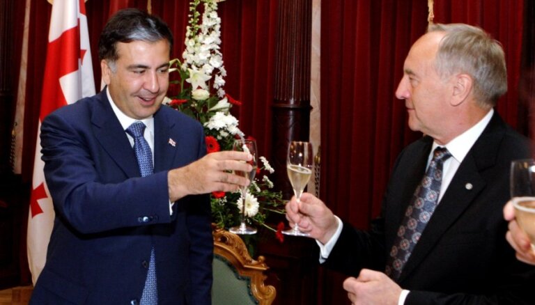 Михаила Саакашвили наградили орденом Трех звезд