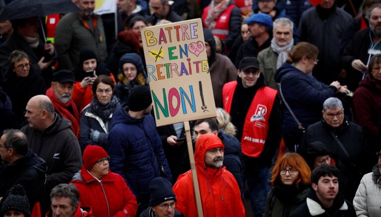 Французский Сенат проголосовал за пенсионную реформу Макрона