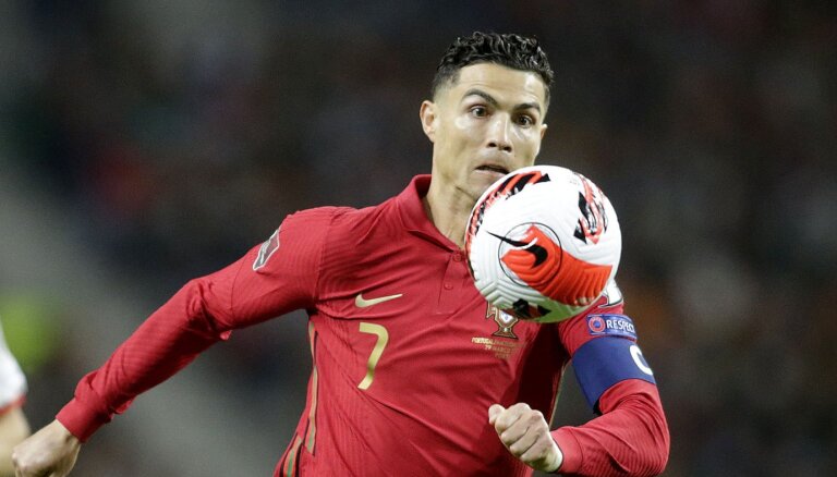 Al Arabiya: Роналду подписал контракт с "Аль-Насром" на два сезона