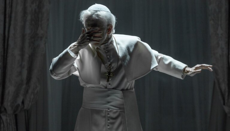 Папа носит Prada. В НРТ - премьера спектакля "Белый вертолет" с Барышниковым в роли наместника Бога