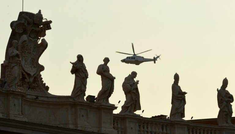 Бенедикт XVI улетел из Ватикана в летнюю резиденцию