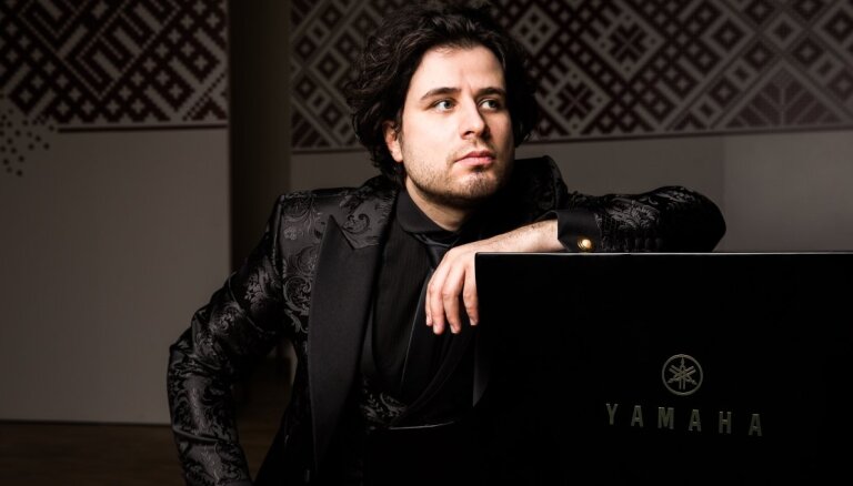 Ar jaunu koncertprogrammu Jelgavā viesosies pianists Andrejs Osokins