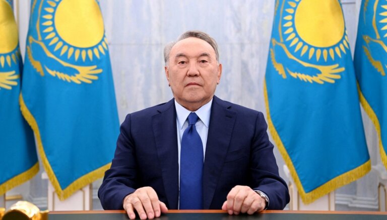 Экс-главе Казахстана Назарбаеву провели операцию на сердце