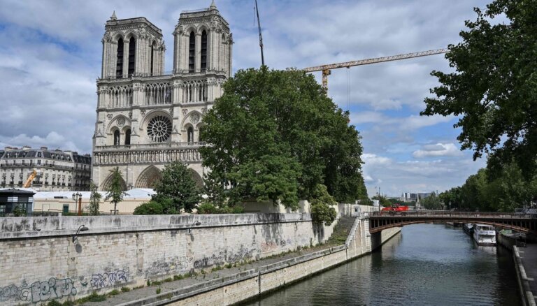Apstiprināts pretrunīgi vērtētais Parīzes Dievmātes katedrāles iekštelpu dizaina plāns
