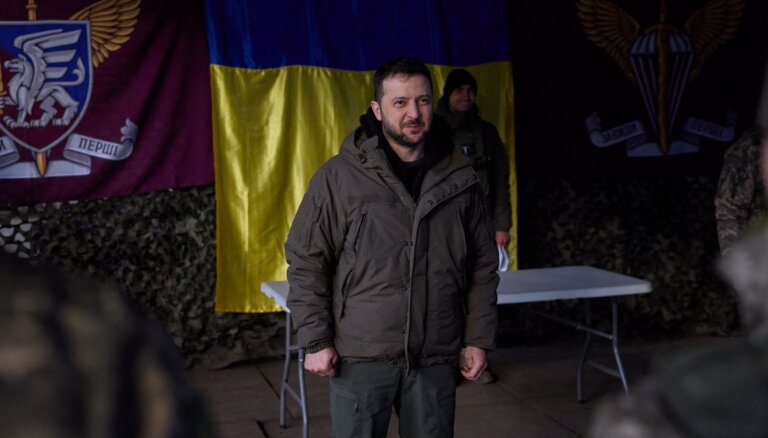 Zelenskis Donbasā apmeklē piefrontes reģionu