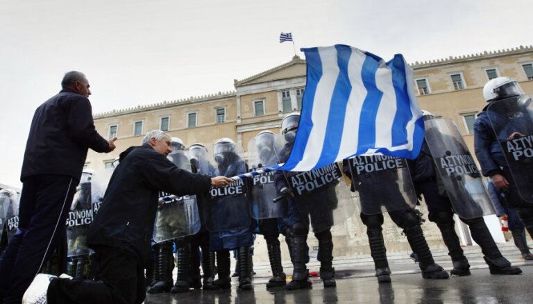 Uz vēl vienu dienu atliek Grieķijas vienošanos ar starptautiskajiem aizdevējiem
