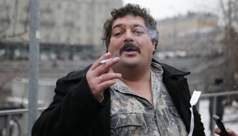 Акунин и Быков согласились поговорить с Путиным