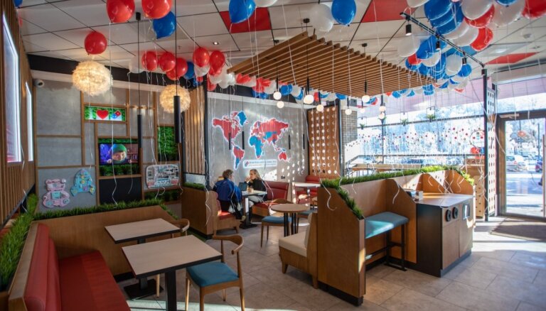 В Латвию пришла Domino’s Pizza. Ажиотаж начался еще до открытия первой пиццерии