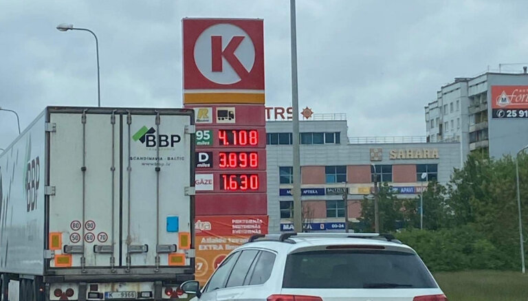 На АЗС Circle K "сильно подорожал бензин"; в компании сообщили о технической ошибке