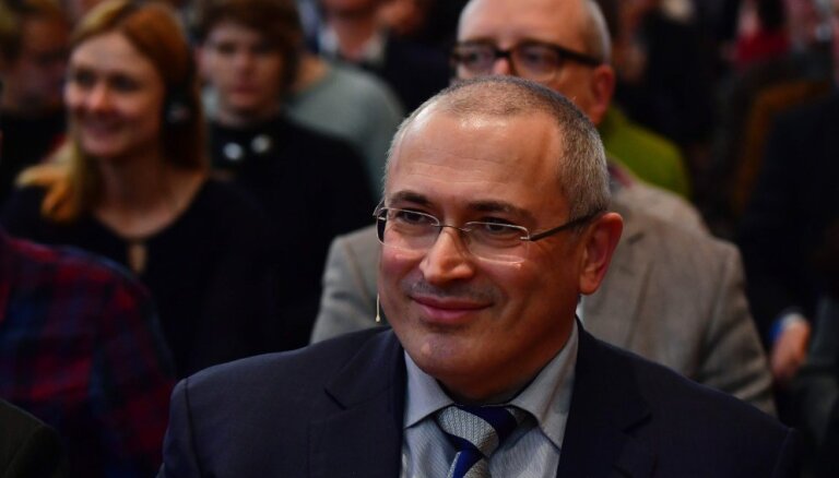 Ходорковский досрочно проголосовал на выборах. Он испортил бюллетень, написав на нем "Путин надоел"