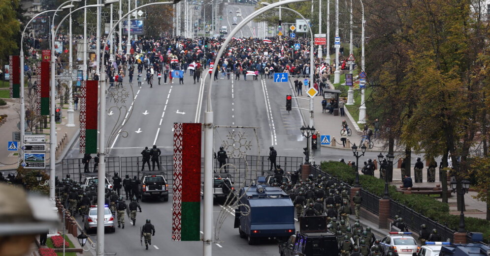 Many thousands of protesters in Minsk are demanding Lukashenko’s resignation