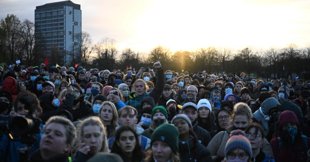 Extensive demonstrations by climate activists are taking place in Glasgow and elsewhere in the world