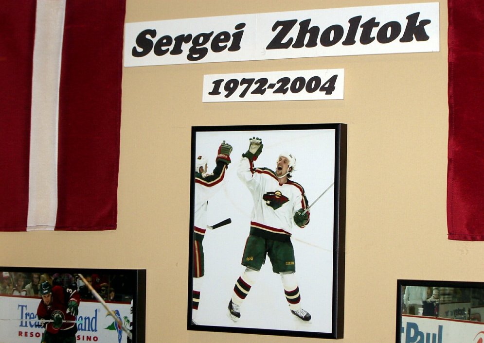 Ozoliņš, Astašenko un citi - latvieši, kuri ir nometuši cimdus NHL laukumā