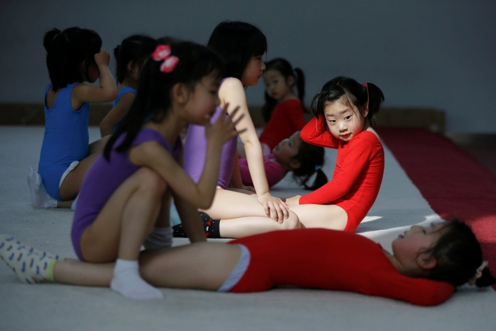 Asaras un sāpes: kā Ķīnā gatavo nākotnes olimpiešus