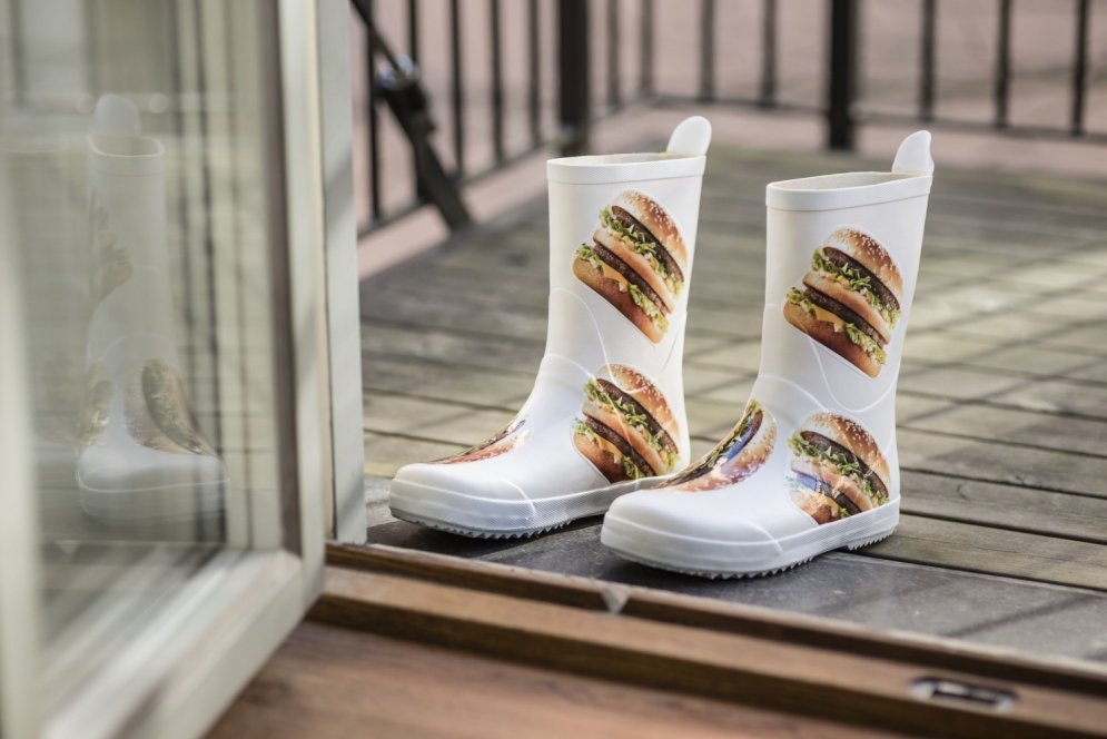 'McDonald's' laiž klajā savu apģērbu līniju ar burgeru attēliem