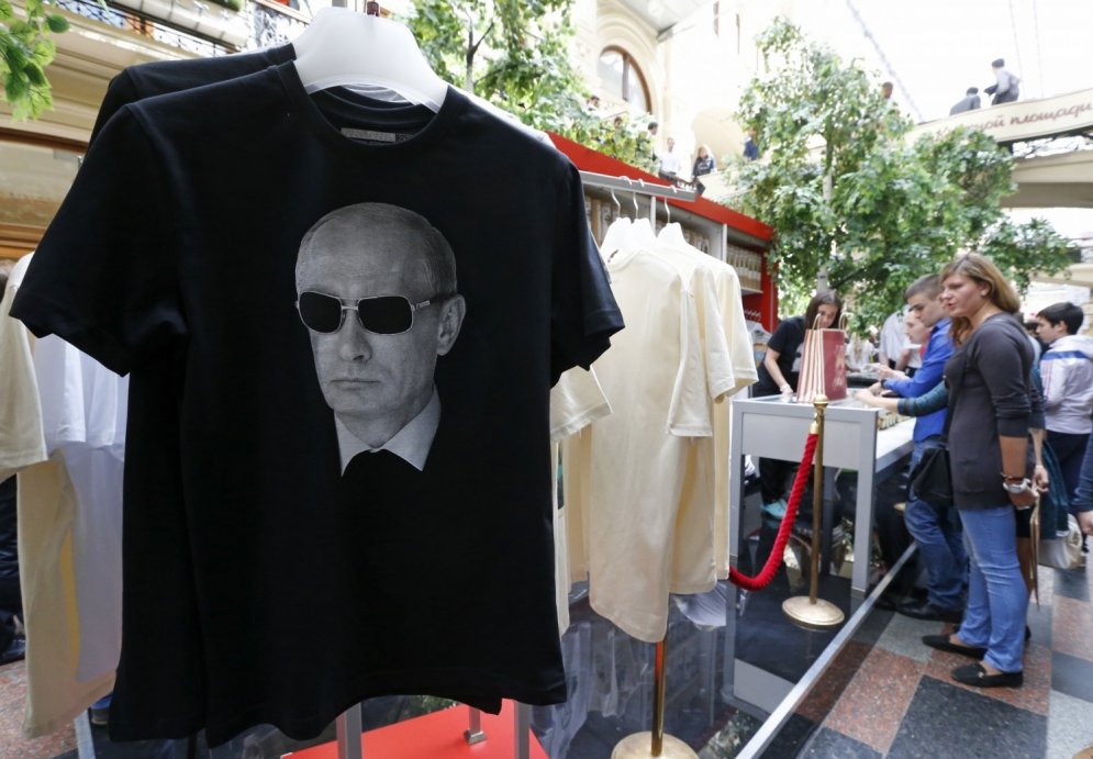 В России появились футболки с Путиным
